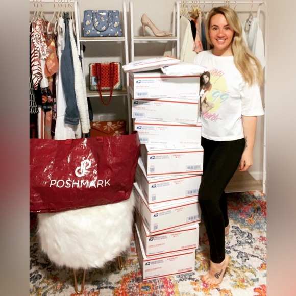 LIVE SHOW NOTIFICATION! LIKE TO BE NOTIFIED FOR A GOOD TIME AND GRRAT DEALS 😘 - Picture 2 of 6